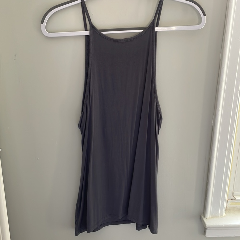 Buckle Keyhole Tank - Picture 5 of 8
